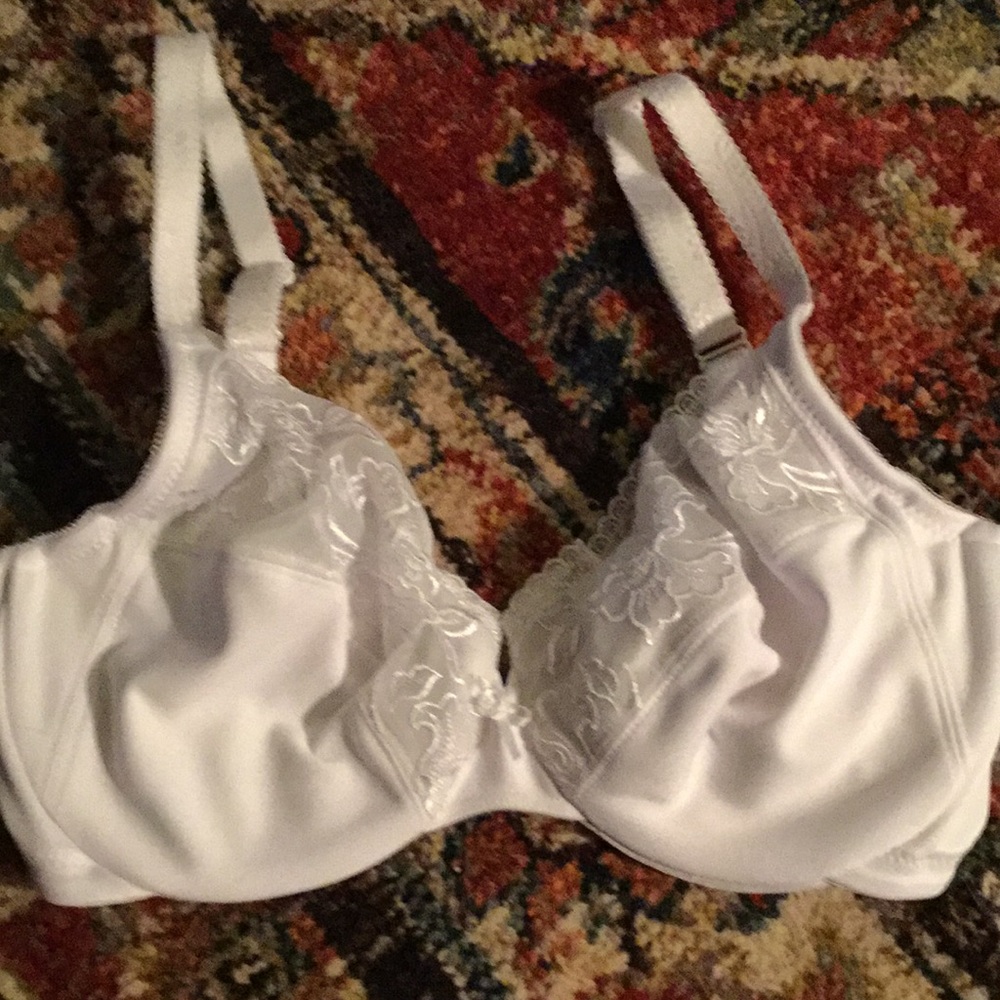 9075 Glamorise White Bra NWOT